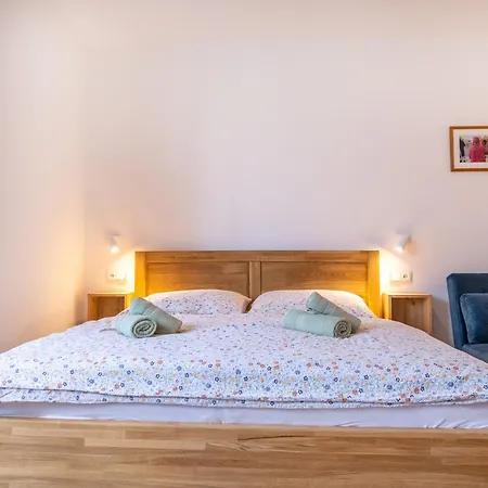 Apartment Ve Stredu Deni Podebrady