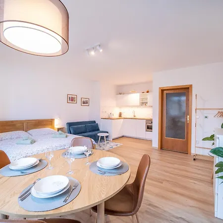 Ve Stredu Deni Apartment *